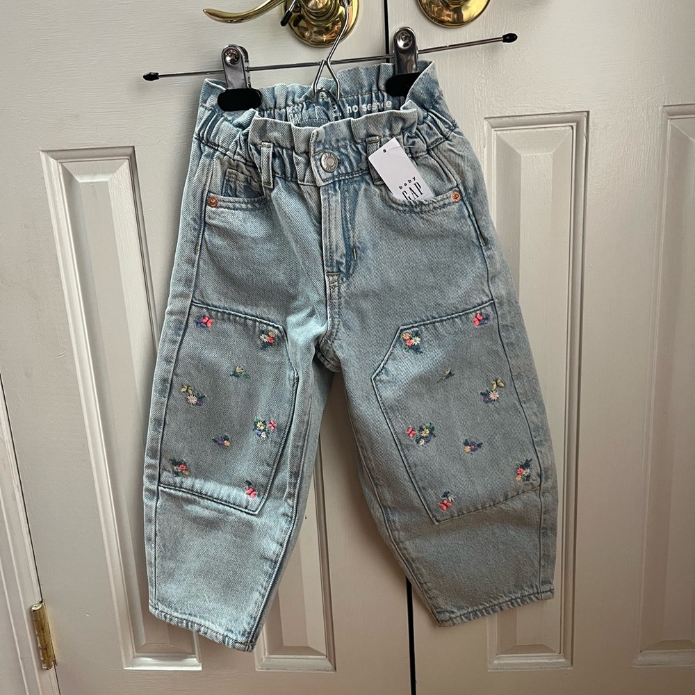 GAP 3T horseshoe jeans with floral embroidery, NWT, style no longer available!